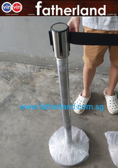 STAINLESS STEEL QUEUE POLE WITH  BLACK BELT