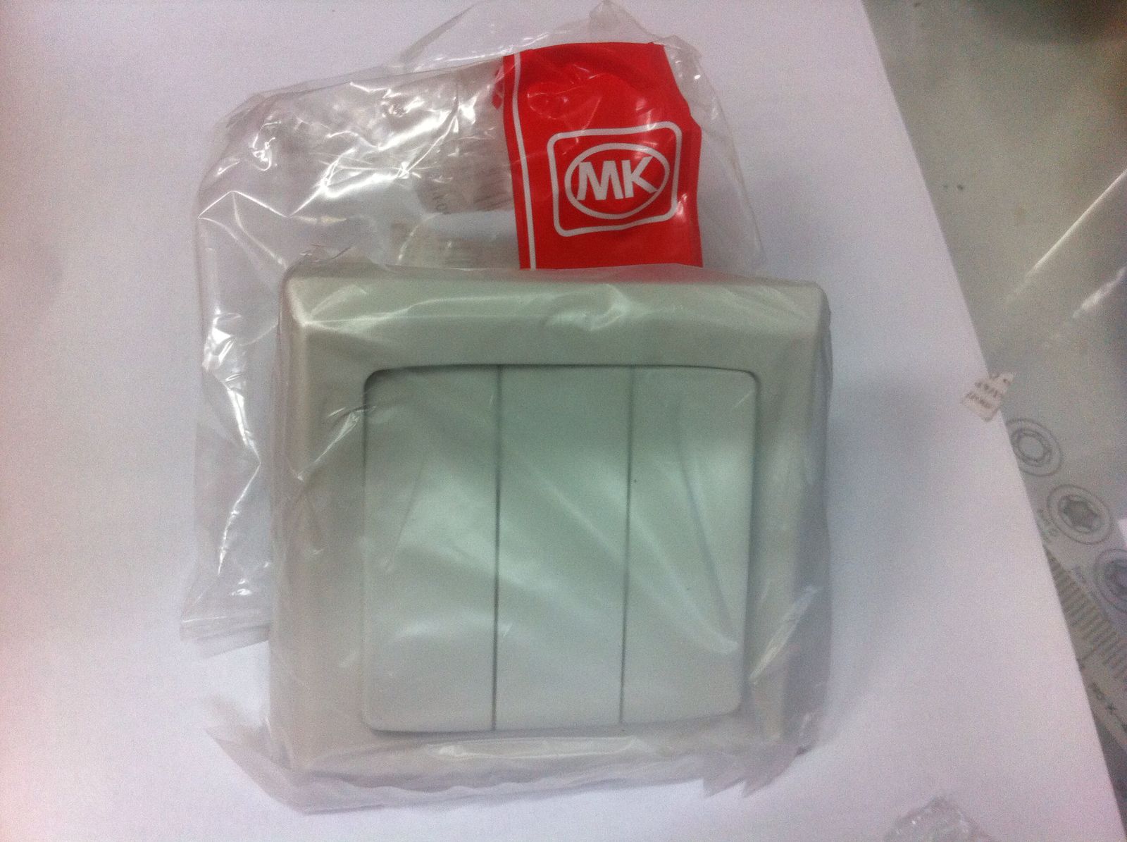 MK 3 gang 10AX SP 2 way Wide Rocker Switches - www.fatherland.com.sg