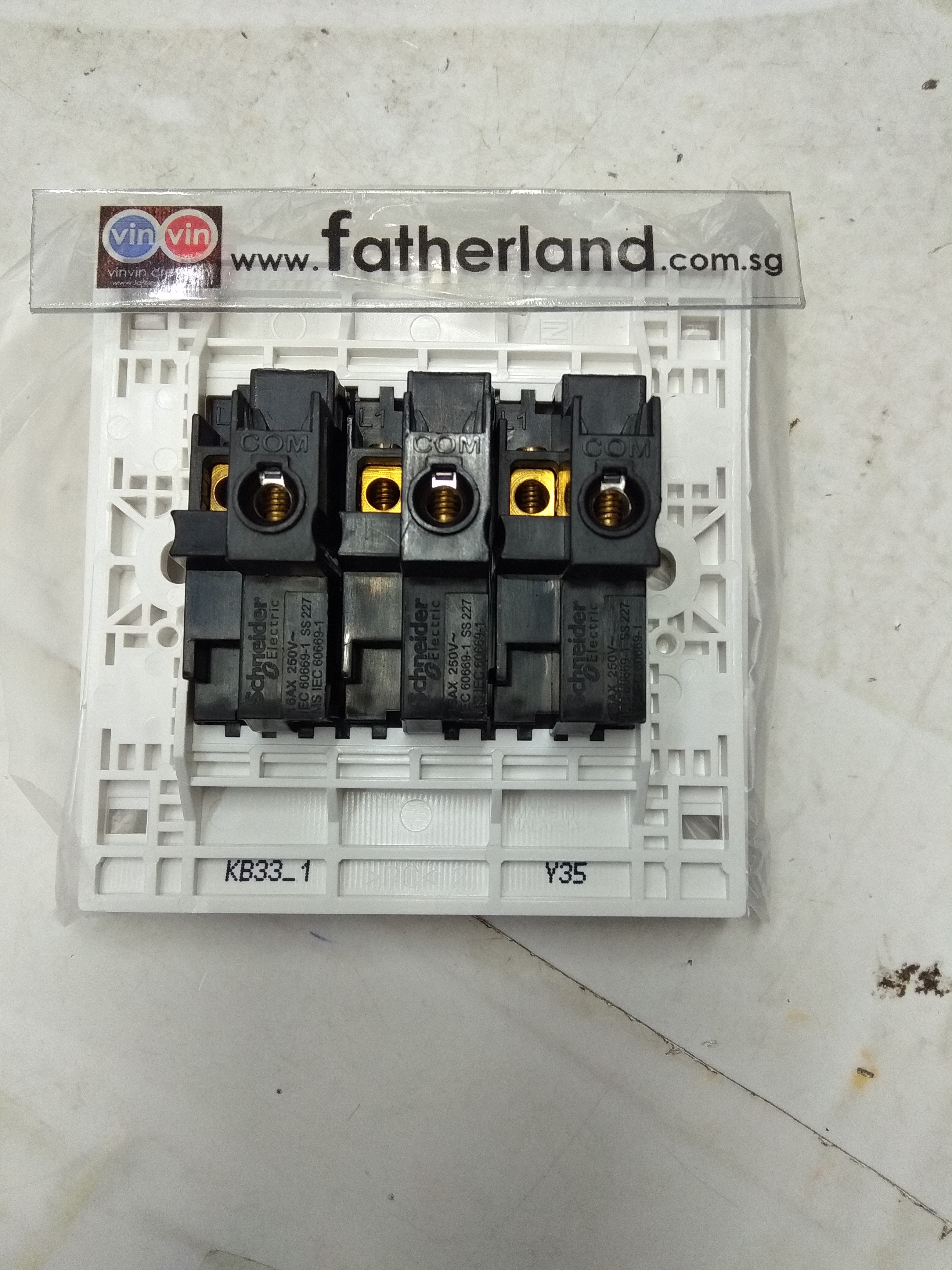 SCHNEIDER KB33/1 16A 250V 3GANG 1 WAY SWITCH - www.fatherland.com.sg