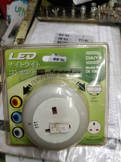 DAIYO 3 COLOUR LED NIGHT  LIGHT W/POWER SOCKET