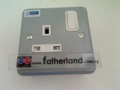 MK G2977 13A 1G SINGLE METALCLAD SWITCHED SOCKET OUTLET