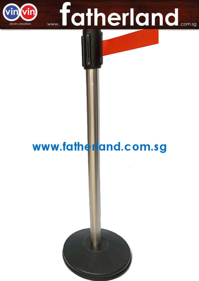 STAINLESS STEEL QUEUE POLE WITH RED BELT BLACK BASE AND HEAD